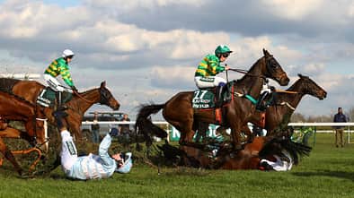 Pferde stürzen beim Hindernisrennen von Aintree