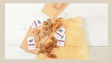 Verschiedene Sorten selbstgebackene Leckerli für Pferde