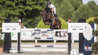 Katrin Eckermann mit Iron Dames Cascajall NRW über dem Sprung beim Großen Preis 2025 zu den May Days.