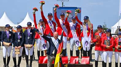 FEI Jumping European Championship, Junioren, Springreiter Nachwuchs, Hagen Deutschlands Spring-Junioren krönen ihre starke Teamleistung mit Gold