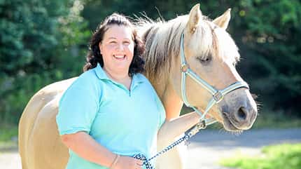 CAVALLO CAVALLO-Coach „Mein Pferd fällt im Galopp immer aus“ CAVALLO-Coach „Mein Pferd fällt im Galopp immer aus“
