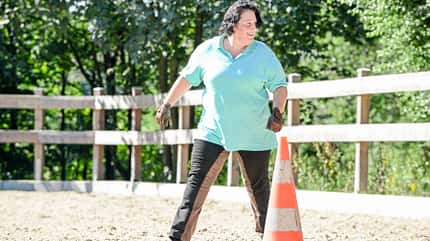 CAVALLO CAVALLO-Coach „Mein Pferd fällt im Galopp immer aus“ CAVALLO-Coach „Mein Pferd fällt im Galopp immer aus“