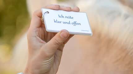 CAVALLO CAVALLO-Coach „Mein Pferd fällt im Galopp immer aus“ CAVALLO-Coach „Mein Pferd fällt im Galopp immer aus“