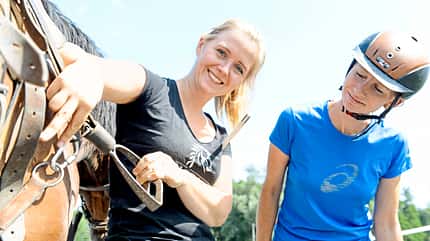 CAVALLO Redaktion in Aktion - Stuntreiten Redaktion in Aktion - Stuntreiten