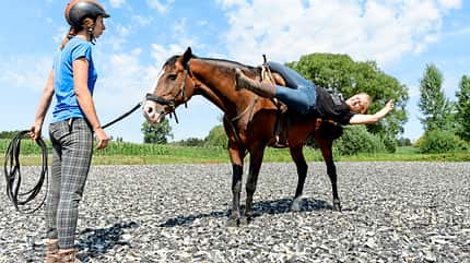 CAVALLO Redaktion in Aktion - Stuntreiten Redaktion in Aktion - Stuntreiten