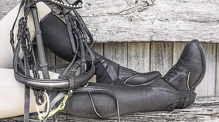 Kork, nachhaltig, Stiefeletten, Trense Stiefeletten, Chaps und Trense aus Kork von Kavalkade