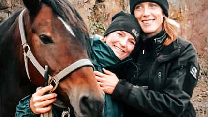 Ponyherz Stute Bailey 8Ponyherz) mit Trainerin Yvonne Gutsche und Horse Manager Vanessa Wieduwilt.