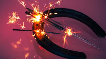 Silvester, Hufeisen bringen Glück, Neujahr, Jahreswechsel, Pferde und Silvester, Wunderkerzen Hufeisen mit Wunderkerzen
