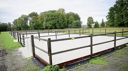 Equiwent, Markus Raabe, Tierschutz, Paddock, Winterauslauf, Projekt Deutschland Außenansicht neu gebauter Sand-Paddocks