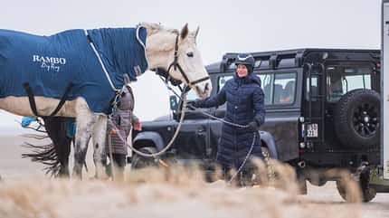 Vielseitigkeitsreiterin Julia Mestern lebt in Dänemark und hält ihre Pferde im Offenstall.