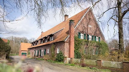 Klaus Balkenhol, Anabel Balkenhol, Dressur, Dressur-Ausbilder, Dressursport, Dressurreiten, Rosenhof Der Rosenhof der Balkenhols von außen