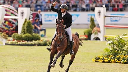 WM, Aachen, Richard Vogel, Parcours Richard Vogel jubelnd im Springparcours im Galopp auf seinem Pferd.