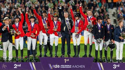 Team Germany, Springen, Jumping, Show Jumping, Reitstadion Soers, Aachen, Reiten, Reitsport, Springreiten, Equestrian, Reit-WM, FEI Jumping World Championship, Team Final, Second Individual Qualifier AACHEN - FEI World Championships 2026: Team Germany
EHNING Marcus (GER), HINNERS Sophie (GER), DEUSSER Daniel (GER), VOGEL Richard (GER), BECKER Otto (Bundestrainer) zur Medaillenvergabe