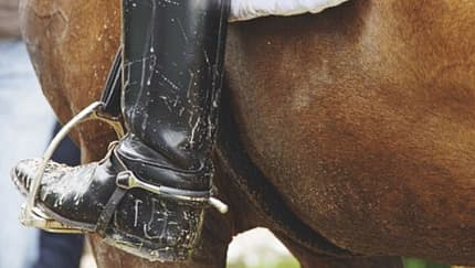 CAV Produktnews_Heft1010 Service Stiefelplfege Stiefel Teaser