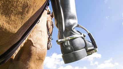 Detailaufnahme Sporn am Reitstiefel 