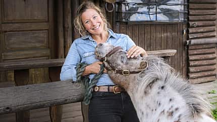 CAVALLO DIe Künstlerin Saskia von Sperber - Ein Leben in Farbe