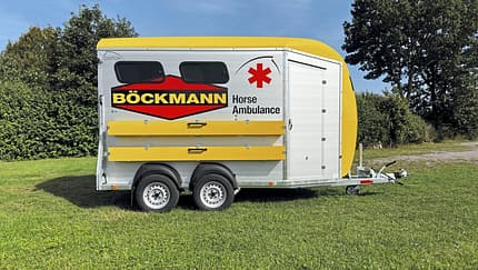 Böckmann Ambulance, Krankentransport, Notfall Pferd, verletztes Pferd transportieren, Pferdeanhänger Anhänger für Notfälle und Krankentransport von Böckmann