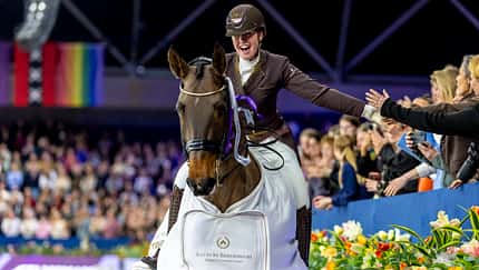 Becky Moody, Jagerbomb, Anrecht Investment, Harmonie und Fairnesspreis, Dressur, Dressurreiten, FEI Dressage Becky Moody mit Jagerbomb zur Siegerehrung des Anrecht Investment Harmonie & Fairnesspreis