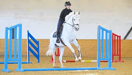 Emilia Schlüsselburg mit ihrer Stute "C'est l'amour".