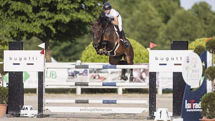 Katrin Eckermann mit Iron Dames Cascajall NRW über dem Sprung beim Großen Preis 2025 zu den May Days.