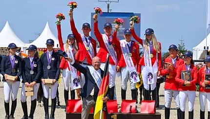 FEI Jumping European Championship, Junioren, Springreiter Nachwuchs, Hagen Deutschlands Spring-Junioren krönen ihre starke Teamleistung mit Gold