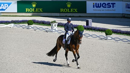 CHIO Aachen, Suppenkasper, Dressur, Steffen Peters, Mittellinie, Aufmarschieren, Grand Prix Spezial Steffen Peters mit seinem Pferd Suppenkasper in der Dressurarena: World Equestrian Festival CHIO Aachen 2022 - Day Ten