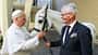 Papst Leo bekommt sein Pferd überreicht