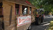 Bauer sucht Frau, Erntezug, RTL, TV-Sendung Erntewagen von "Die Bergedorfer" (Slogan: "Bauer sucht Frau") beim Erntefest-Umzug