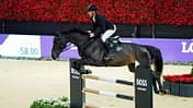 Marcus Ehning über dem Sprung bei den FEI World Cup Finals 2025 Basel. 