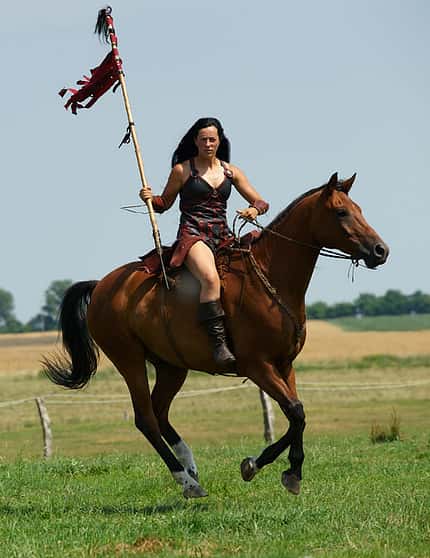 CAV Amazonen-Show Alexandra Krüger_Fahne CAV Amazonen-Show Alexandra Krüger_Fahne